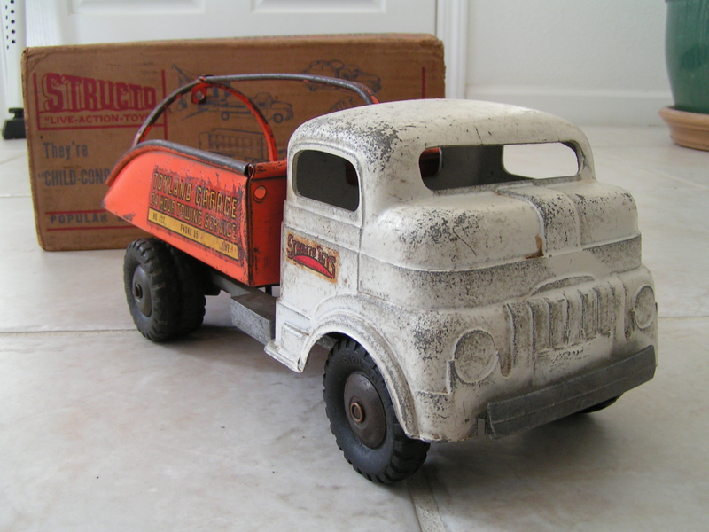 Illustration for article titled A Look Back In Time - Â Structo Toyland Garage Tow Truck